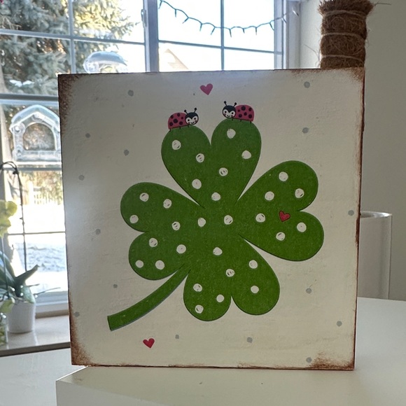 Green Clover Wood Decor with Ladybugs - Picture 2 of 3